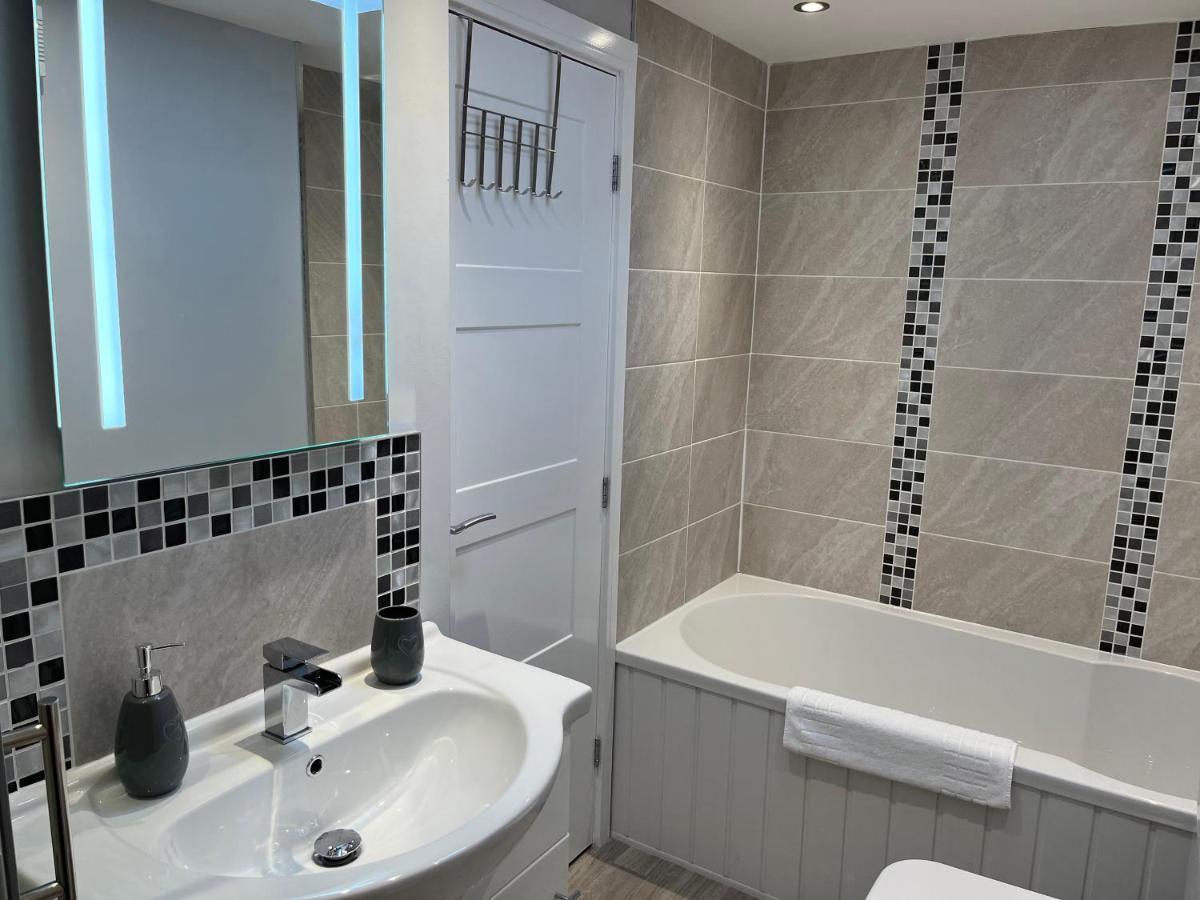 The Penthouse - Luxury 2 Bed In Apartment *