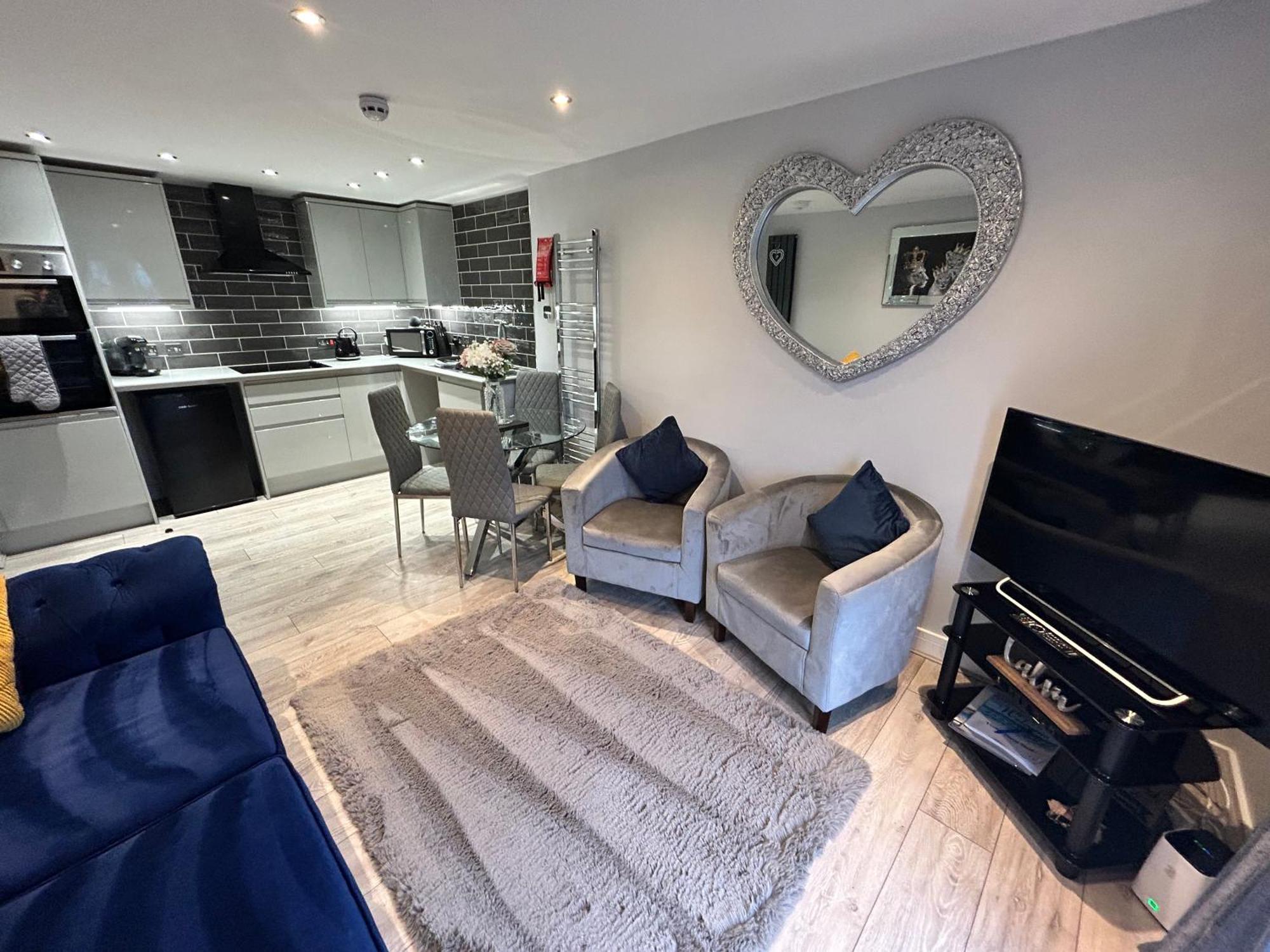 The Penthouse - Luxury 2 Bed In *